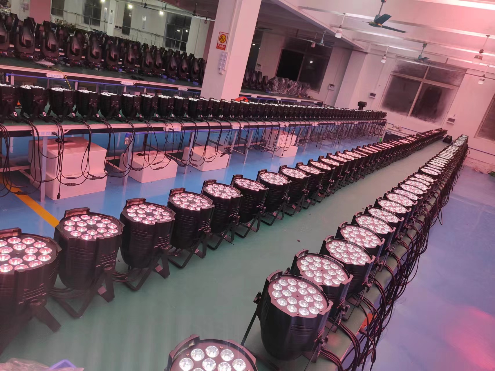 LED18 piezas cuatro en uno lámparas Par detail 1